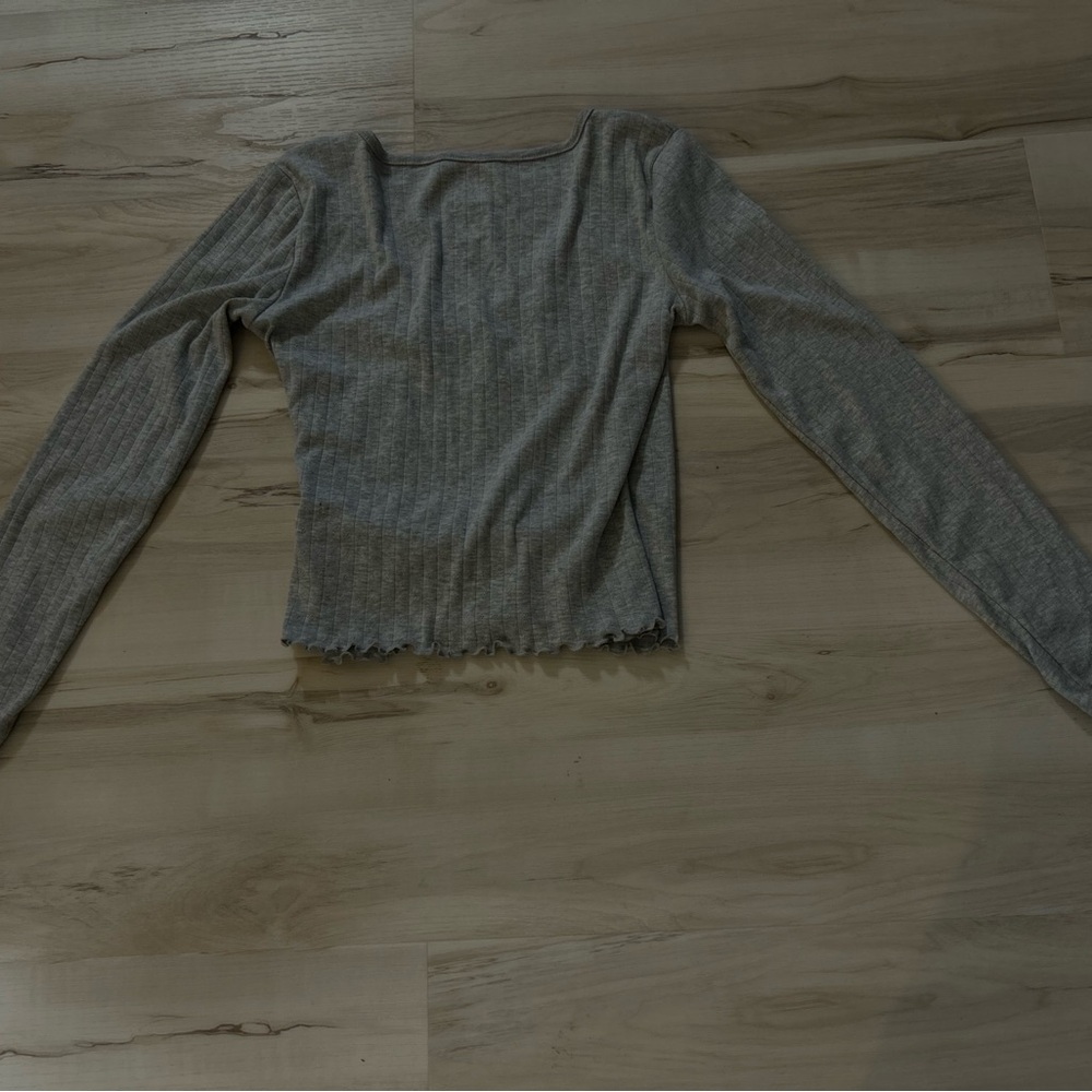 SO Womens Medium Gray Ribbed Wrap Style Top Long Sleeve V Neck Lettuce Hem - Picture 7 of 10